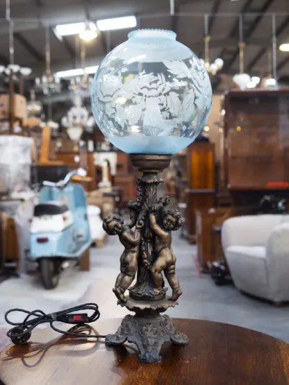 Stolní lampa s putti
